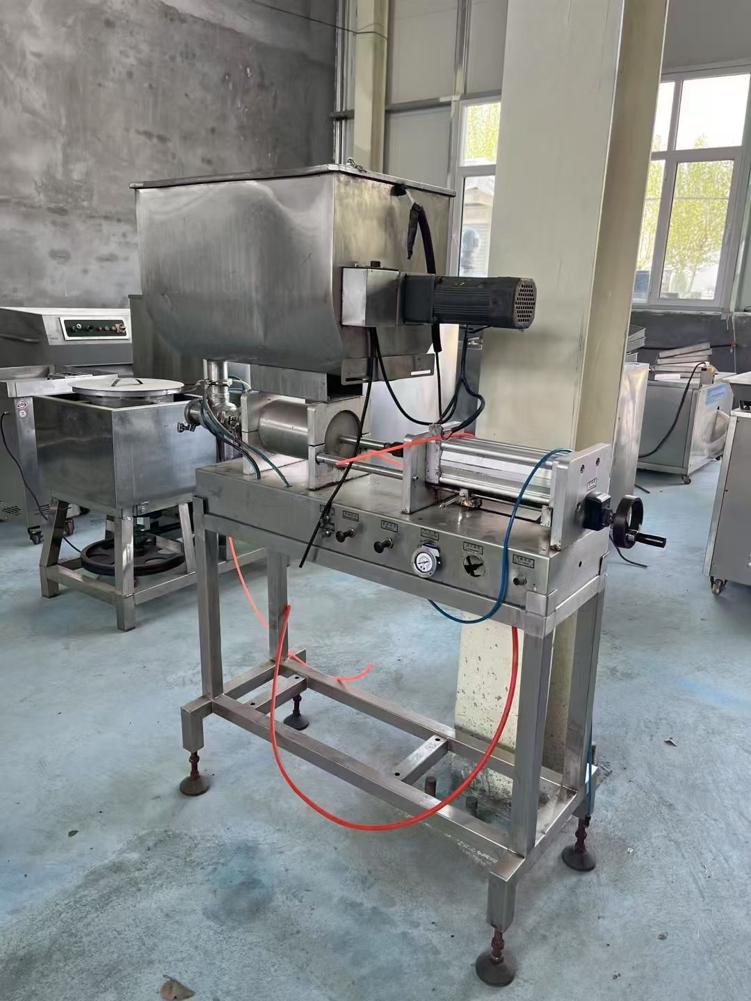 转让二手给袋式包装机 一台260型全自动酱料给袋包