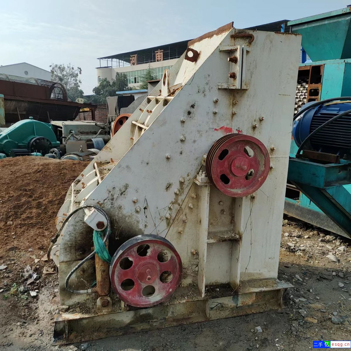 出售二手九成新800x800双级无筛底破碎制砂机