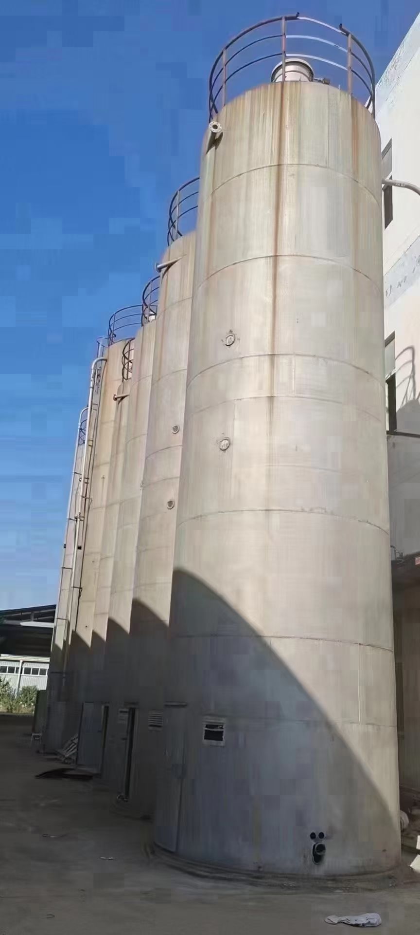转让95新100立方不锈钢储罐20台