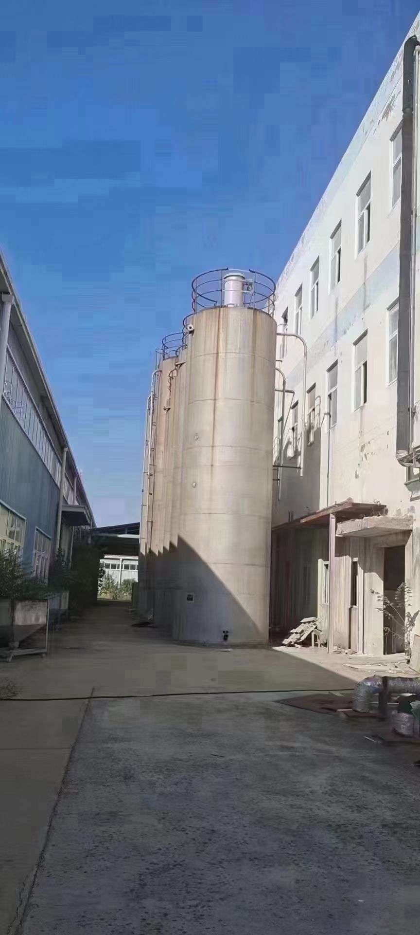 转让95新100立方不锈钢储罐20台