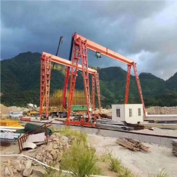 处理2台上包下花10吨二手单梁龙门吊 跨度18米