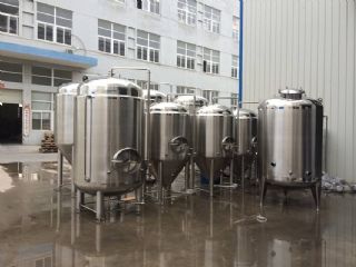 二手8成新精酿啤酒发酵罐转让