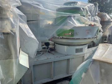 转让9成新二手泰昌700颗粒机两台