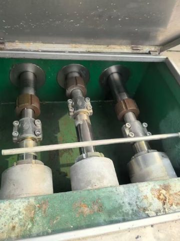 转让二手高压均质机 一台流量6000L压力60照片