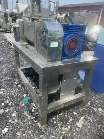 转让二手对轨式粉碎机 一台60型全不锈钢高油脂对轨