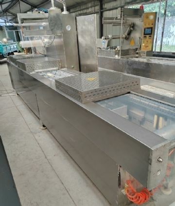 九五新火锅底料拉伸膜包装机械，配套齐全，提供售后服