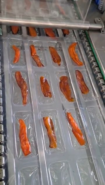 低价转让红薯干拉伸膜包装机，运行平稳，送模具，提供