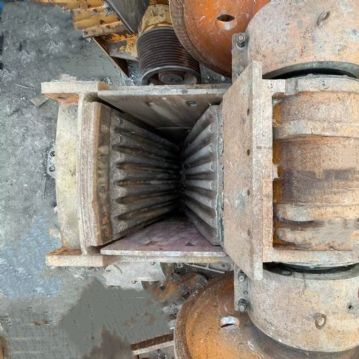 出售二手建设路桥750x1060鄂式破碎机