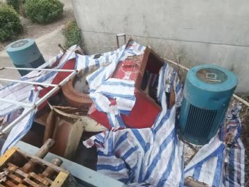 转让9成新1200型撕碎机一台，9成新河北万邦压块