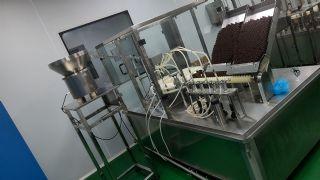 转让9成新pp瓶液体灌装机一台